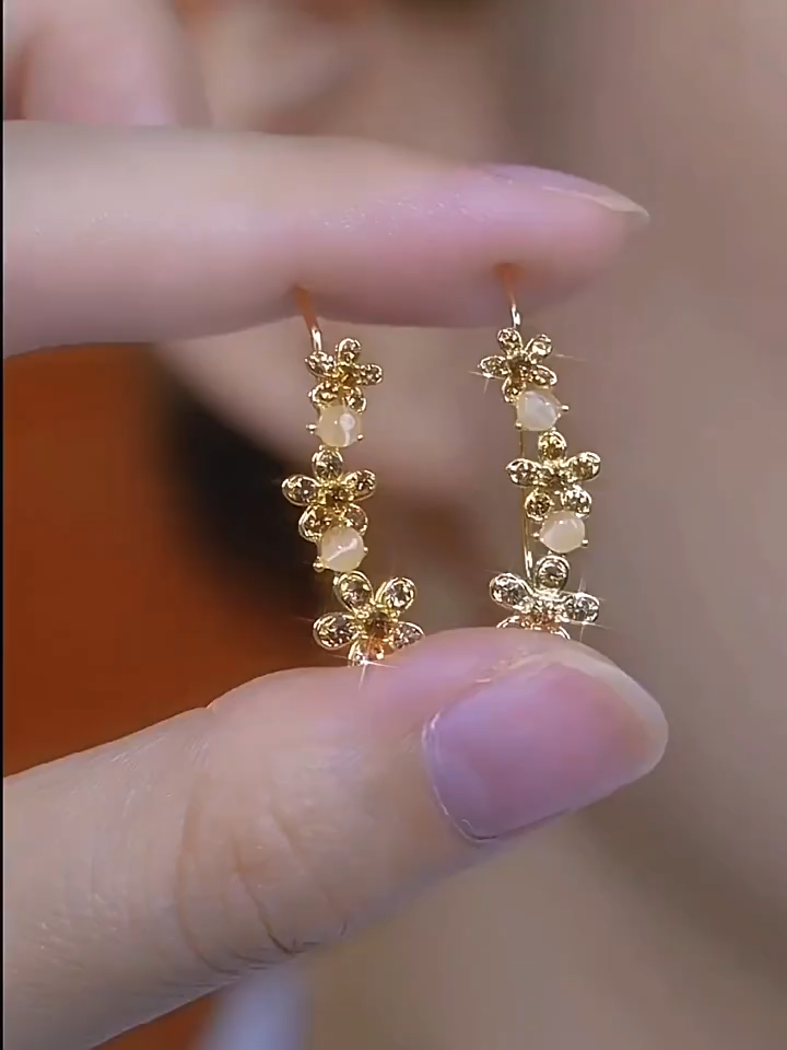 F011 Luxury Fashion Gemstone Zircon Flower Spikes Earrings