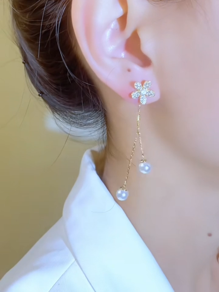 F038 Luxury Fashion Dangling Pearl Flower Stud Earring