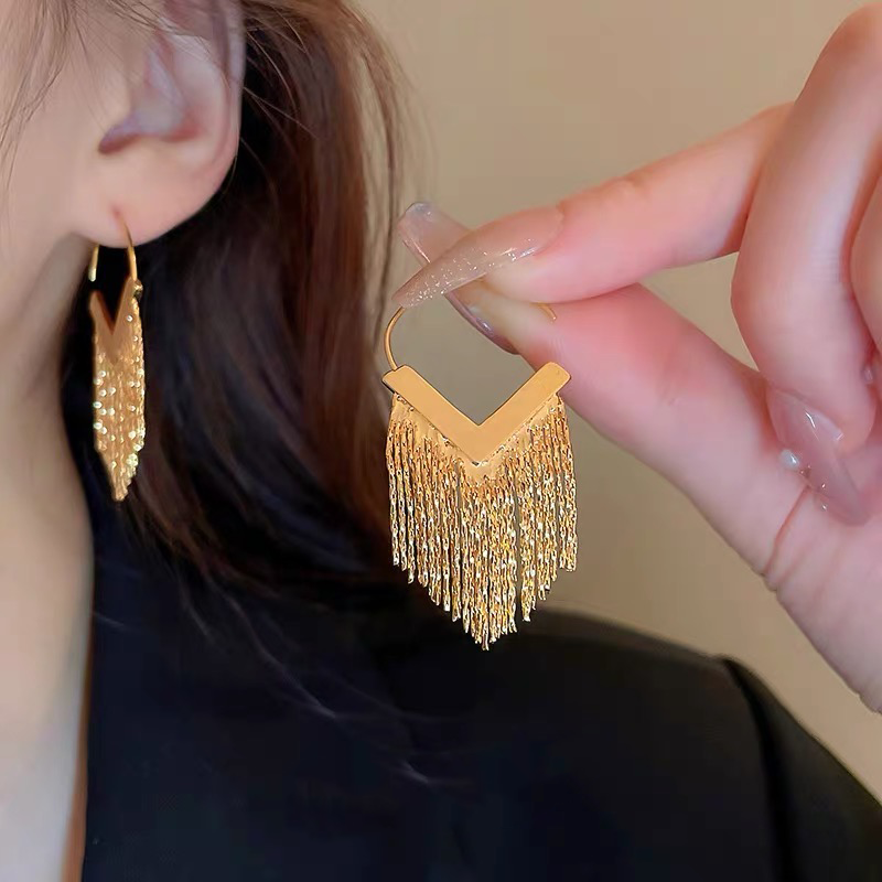 F003 Shiny Tassel Luxury Earrings