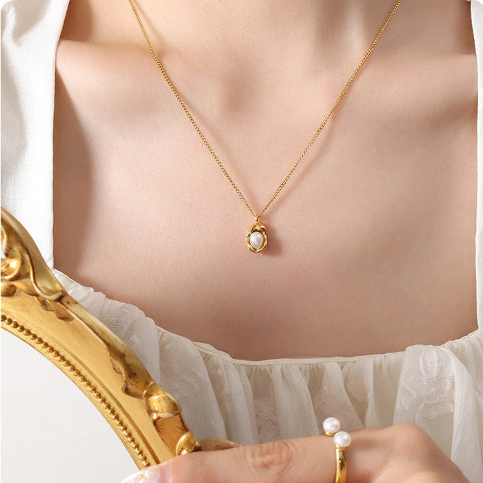 18K Gold Plated Cuban Chain Inlaid Pearl Special Shaped Pendant Necklace N101