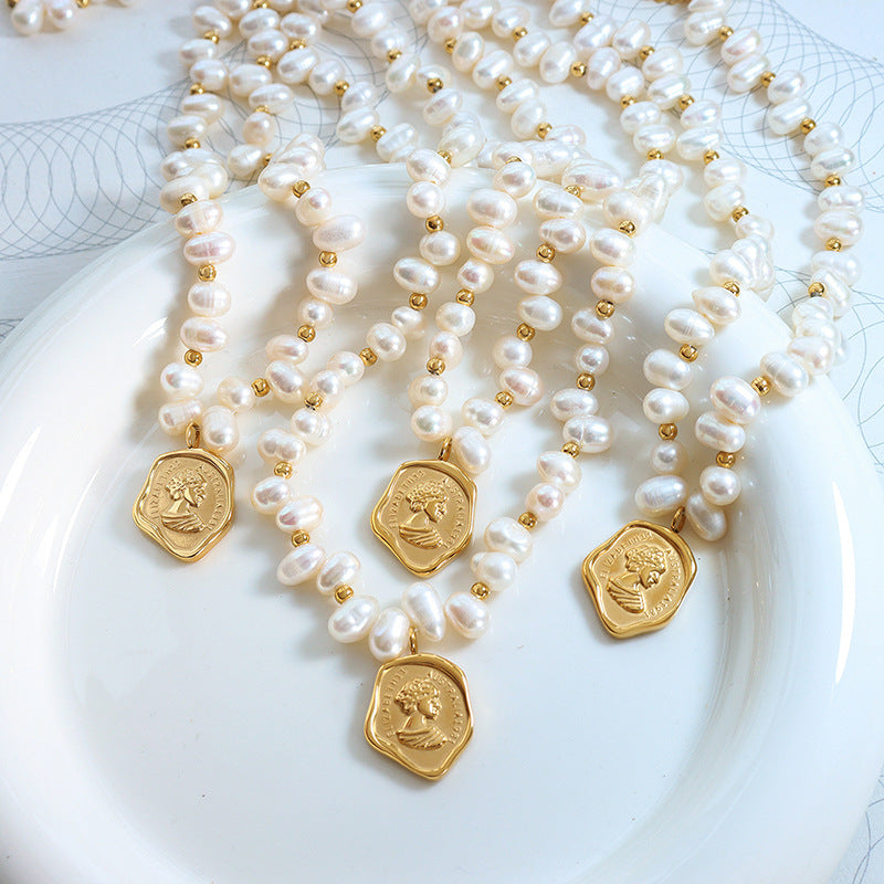 V806 Vintage Elizabeth11 Pendant Beaded Freshwater Pearl Necklace | 18K Gold Plated