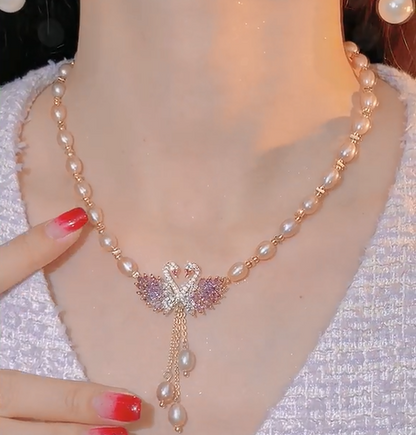 E901 Elegant Swan Pearl Necklace