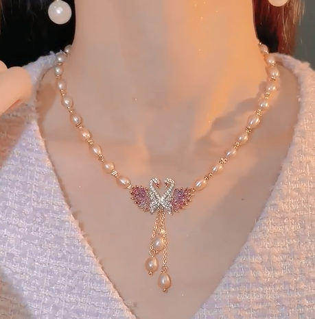E901 Elegant Swan Pearl Necklace
