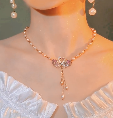E901 Elegant Swan Pearl Necklace