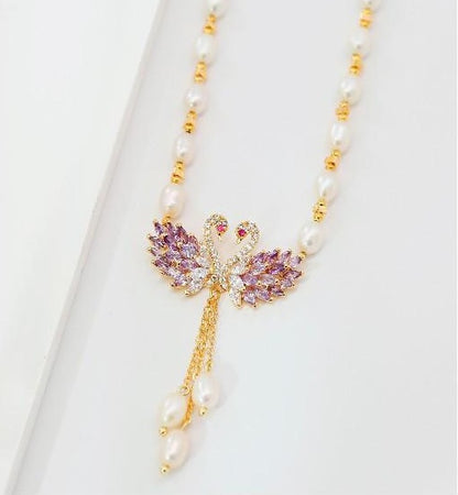 E901 Elegant Swan Pearl Necklace