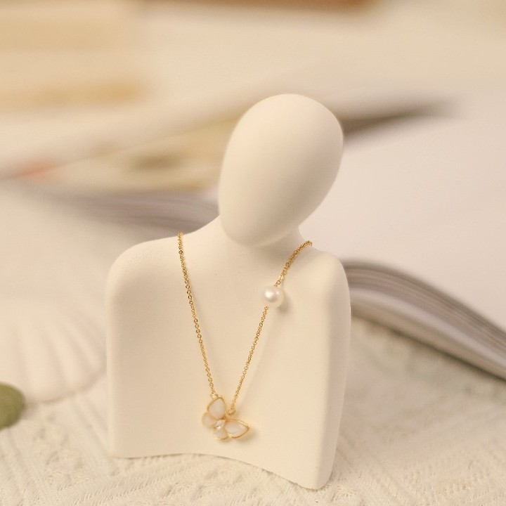 S302 Conjunto de collar de perlas de agua dulce de mariposa | Relleno de oro de 14 quilates.